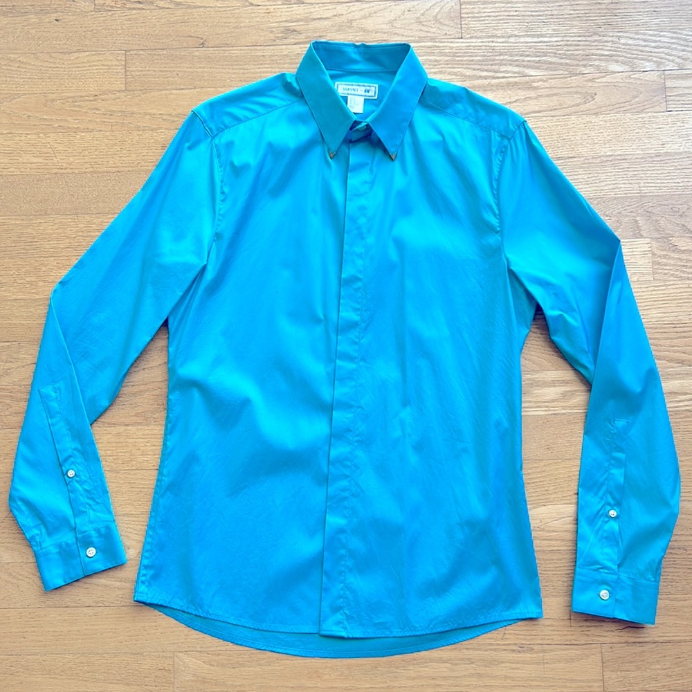 Versace for H&M men’s dress shirt size M. Slim fit, worn only once. Excellent